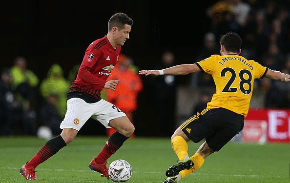 一半在幕后 一半在幕后